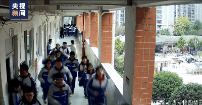 141415glfkf13vx2x3i3l3.gif