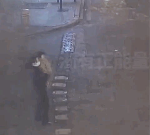 172219hj9y2ugj9boosueq.gif