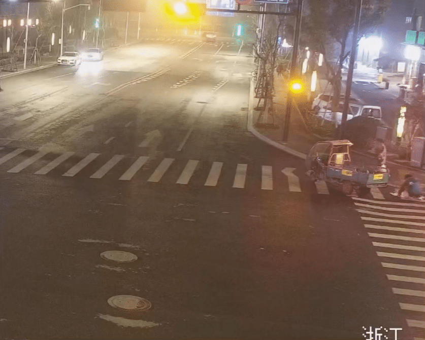 140858ca2ej77skt2eu6vx.gif