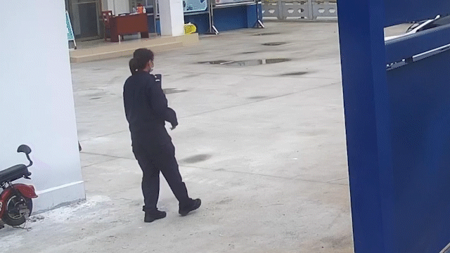 093104royzb37luxfua7dc.gif