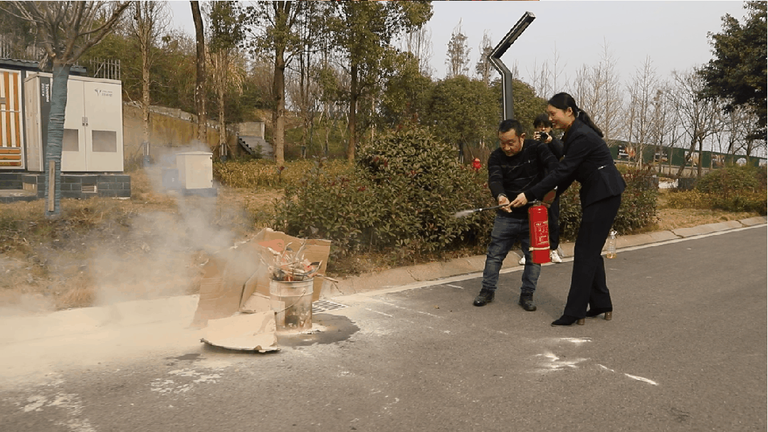 212318vvv8nhwz9tn2j582.gif